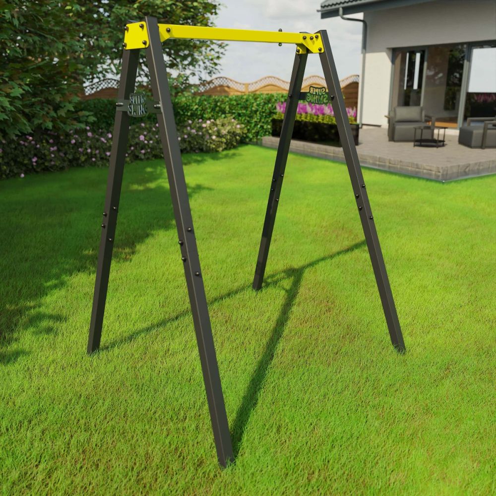 Schaukelgerüst auf Rasen